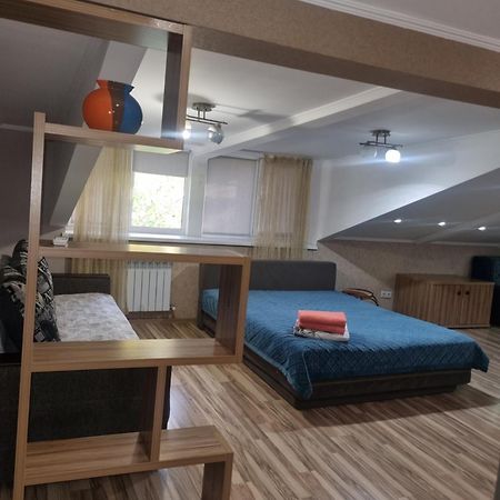Apartments On Mustafa Ozturk Almaty Esterno foto