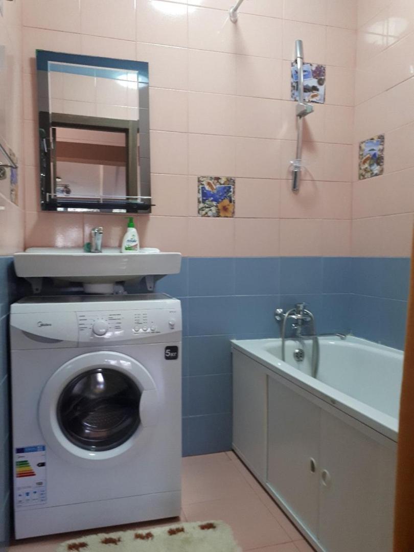 Apartments On Mustafa Ozturk Almaty Esterno foto