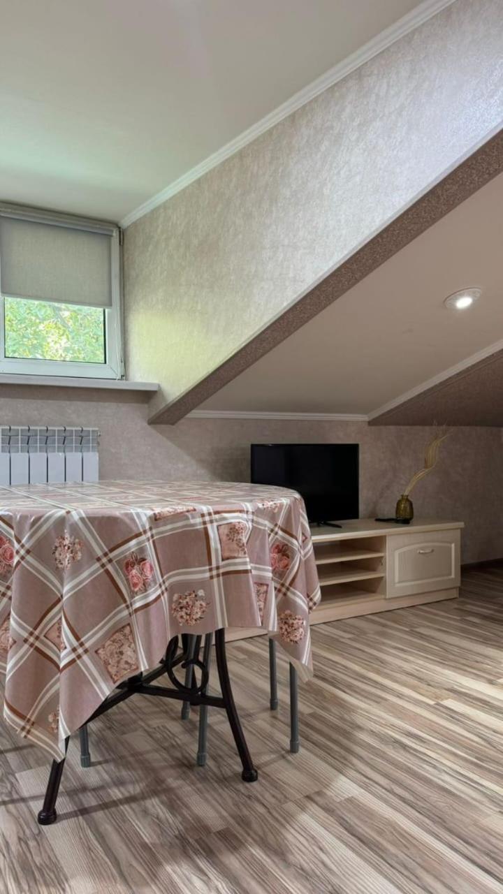 Apartments On Mustafa Ozturk Almaty Esterno foto